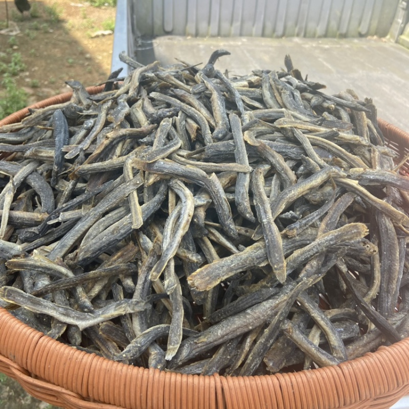 泥鳅干烟熏烘干有盐干度好偏黑色