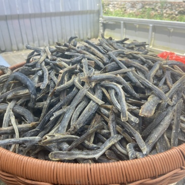 泥鳅干烟熏烘干有盐干度好偏黑色