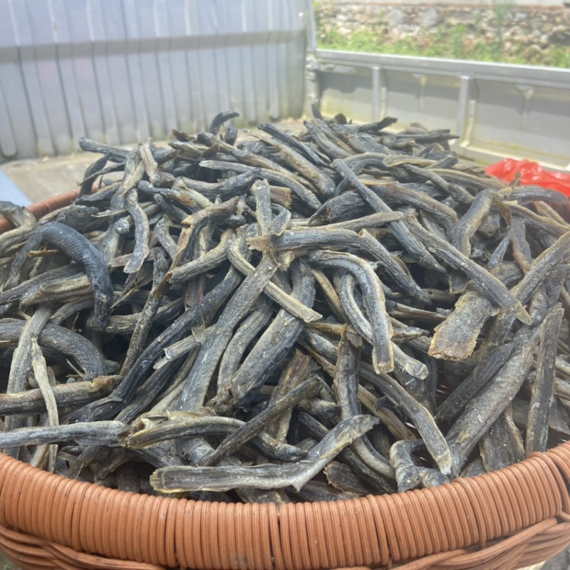 泥鳅干烟熏烘干有盐干度好偏黑色