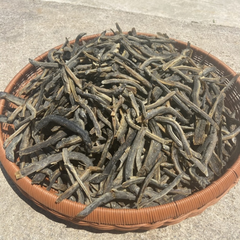 泥鳅干烟熏烘干有盐干度好偏黑色