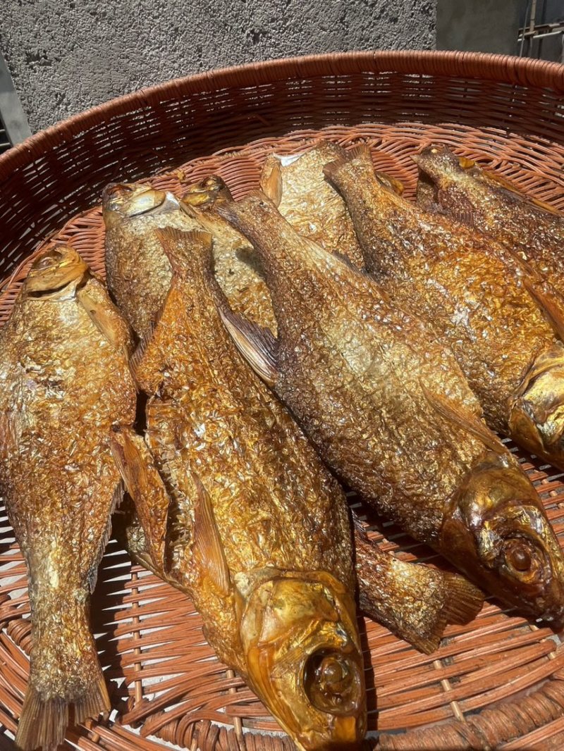 烟熏烘干大鳊鱼干大眼鱼干，去内脏咸味的