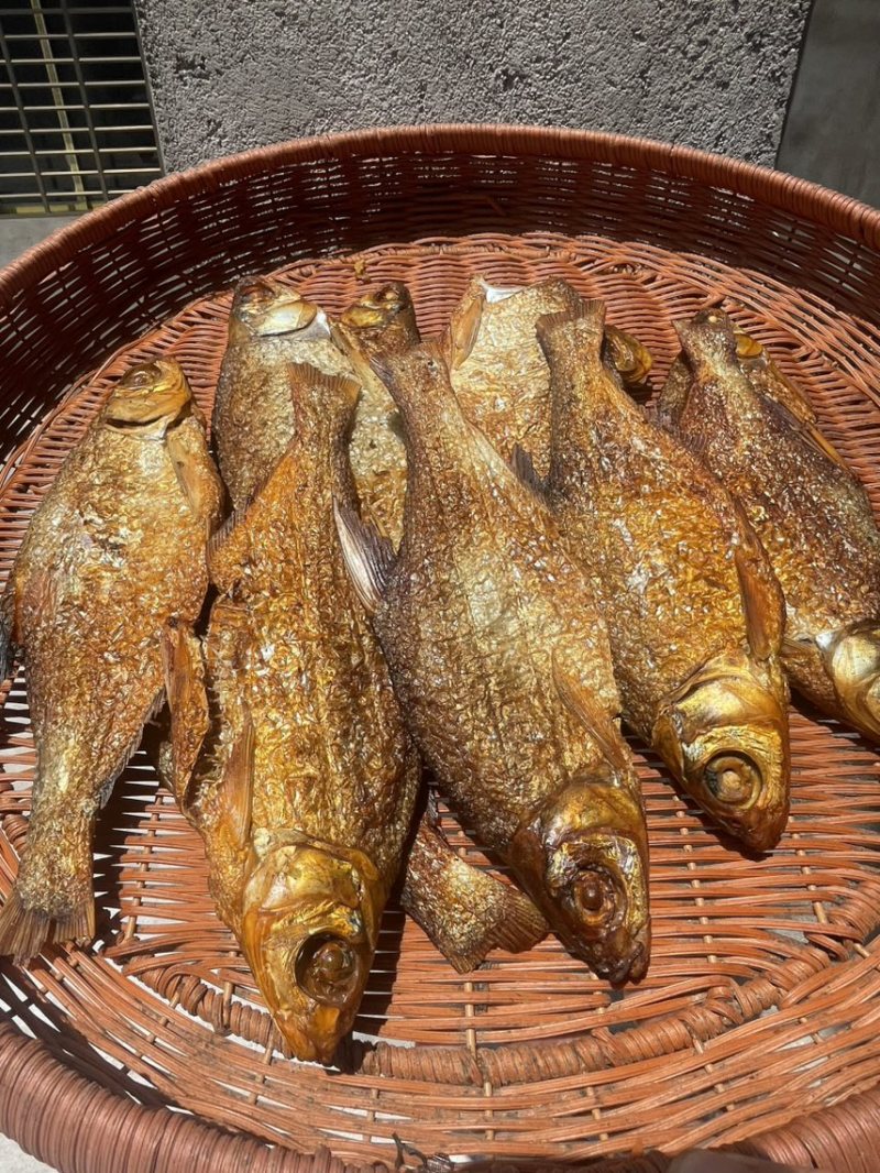 烟熏烘干大鳊鱼干大眼鱼干，去内脏咸味的