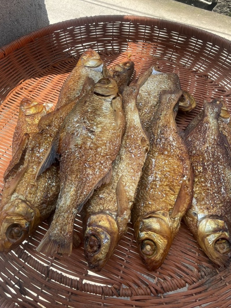 烟熏烘干大鳊鱼干大眼鱼干，去内脏咸味的