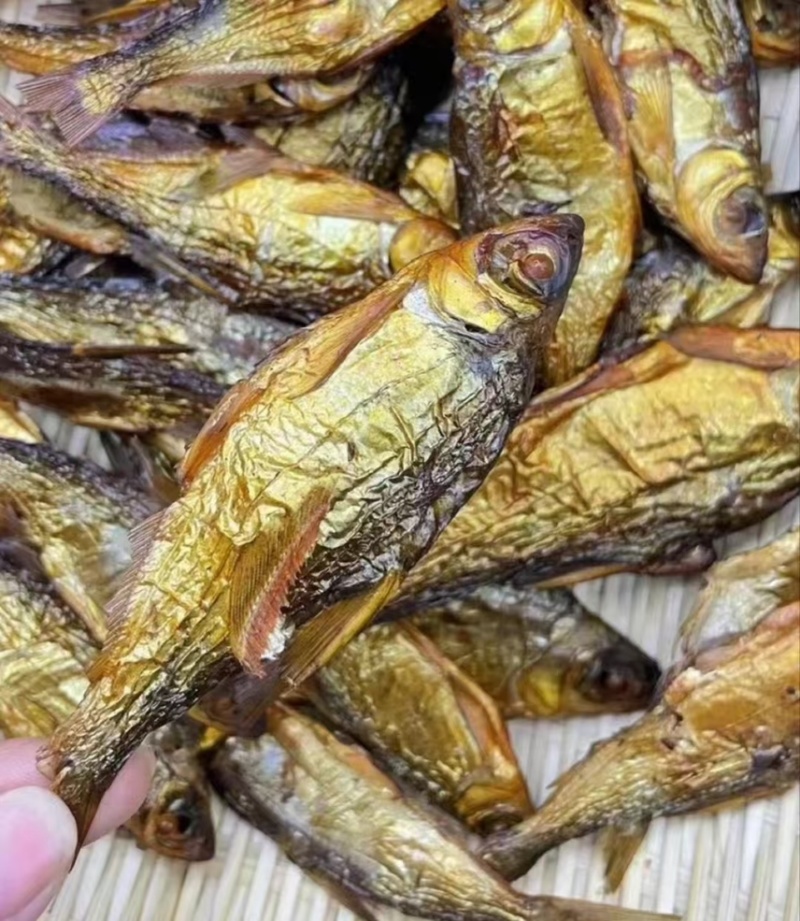 大眼睛鱼干大眼鳊鱼干河鱼干去内脏带咸味烟熏烘干