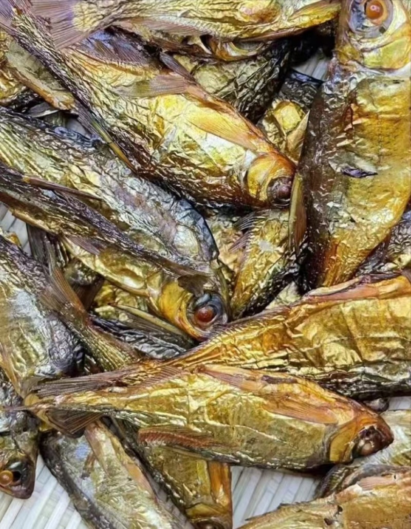 大眼睛鱼干大眼鳊鱼干河鱼干去内脏带咸味烟熏烘干