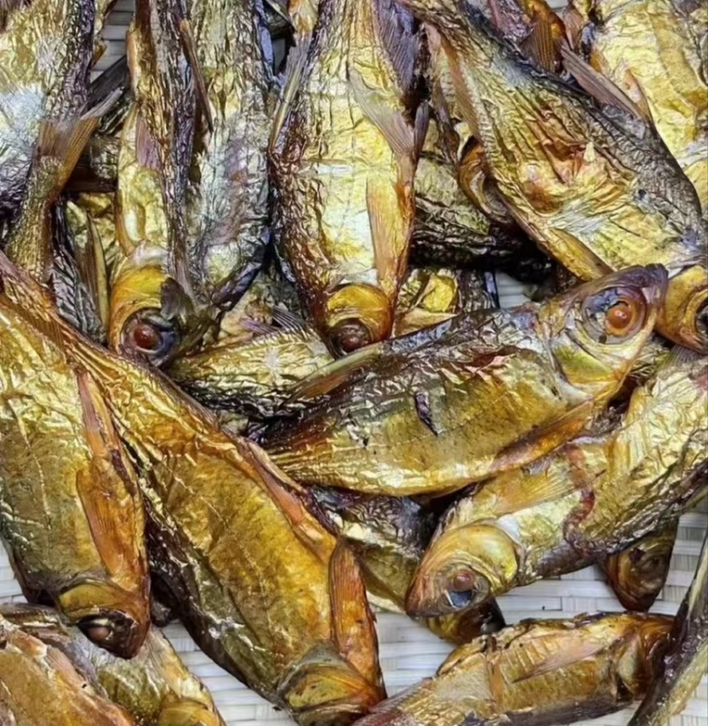 大眼睛鱼干大眼鳊鱼干河鱼干去内脏带咸味烟熏烘干