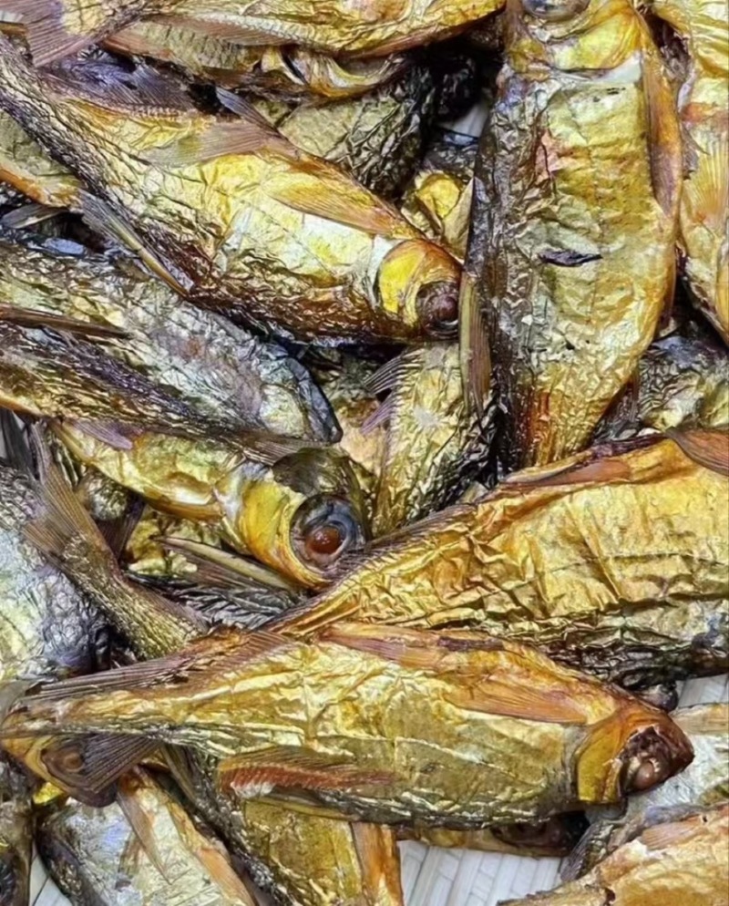 大眼睛鱼干大眼鳊鱼干河鱼干去内脏带咸味烟熏烘干