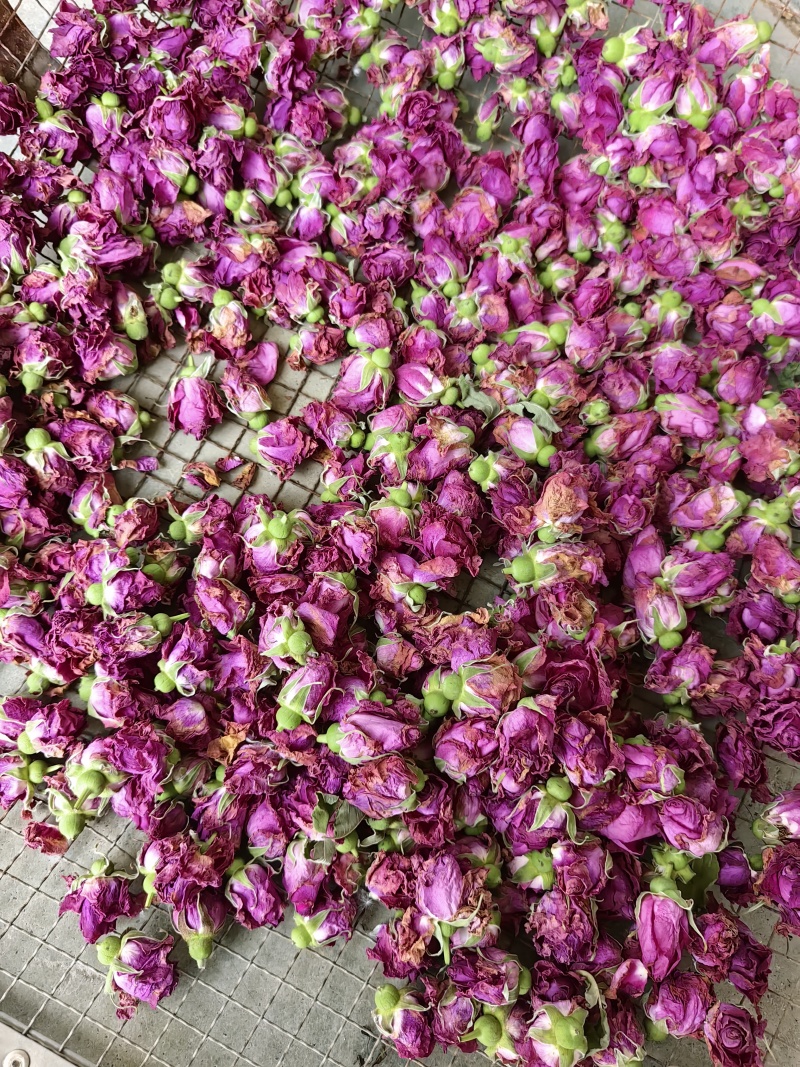 各位老板好，我这边有200斤无硫干玫瑰花蕾现货，产地直供