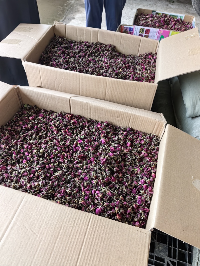 各位老板好，我这边有200斤无硫干玫瑰花蕾现货，产地直供