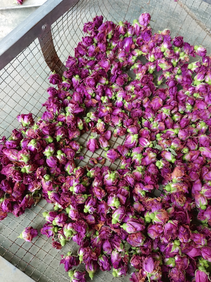 各位老板好，我这边有200斤无硫干玫瑰花蕾现货，产地直供