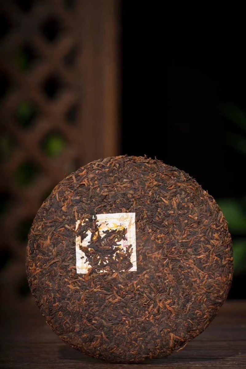 云南高档普洱茶熟茶饼金针白莲熟茶357克/饼包邮