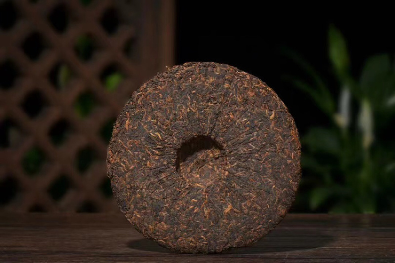 云南高档普洱茶熟茶饼金针白莲熟茶357克/饼包邮