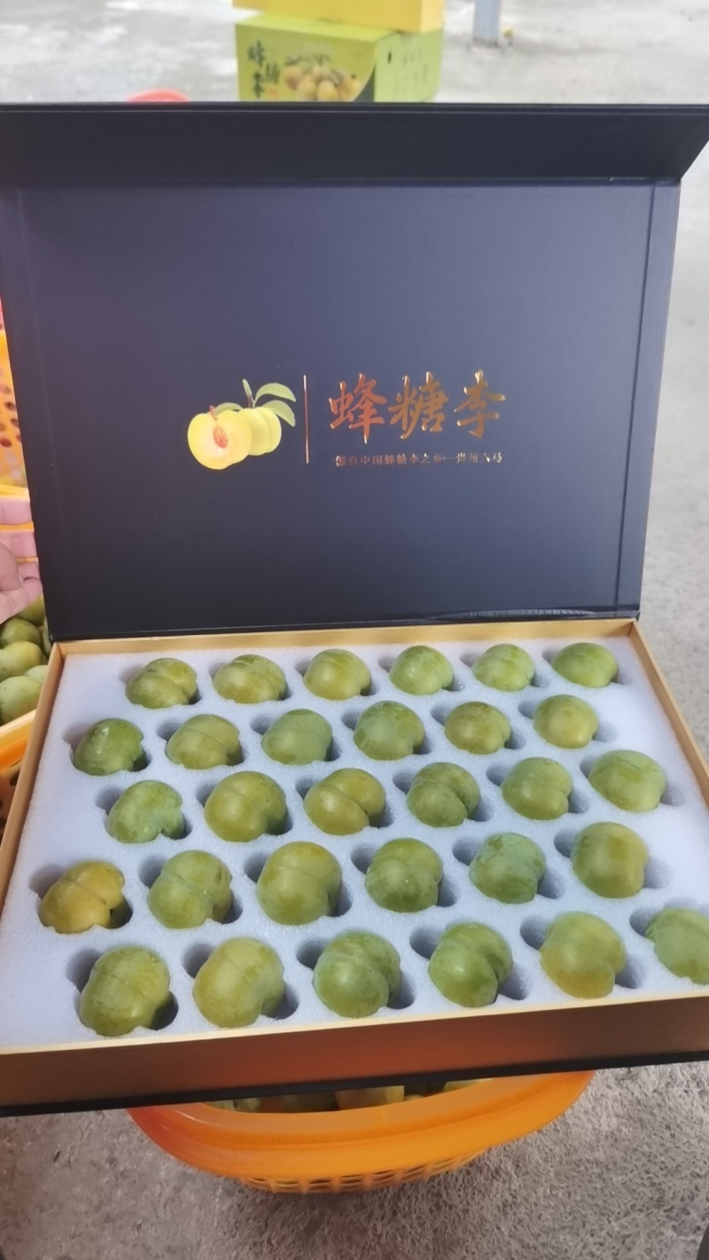 蜂糖李按果径分级：特大果(50mm以上)19元/斤，大果