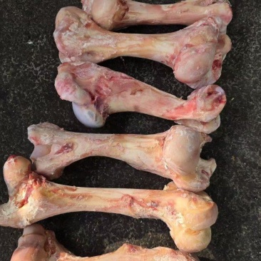 熬汤牛棒骨满骨髓