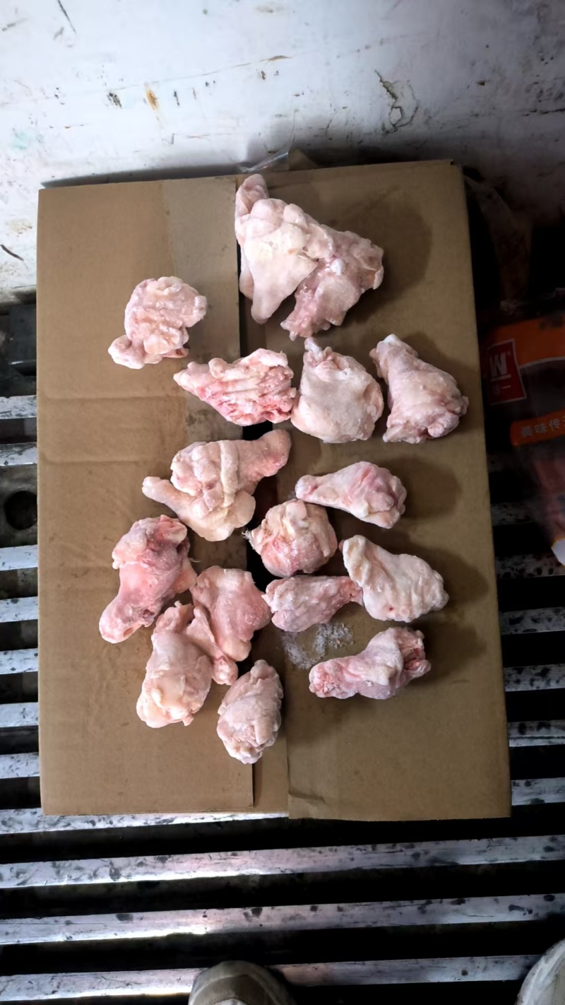一公斤一包的露骨翅根