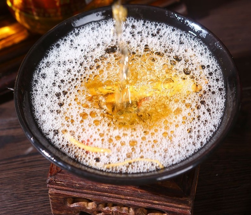 批发人参鹿鞭肉苁蓉松茸黄芪灵芝酒一箱6瓶，一瓶一斤