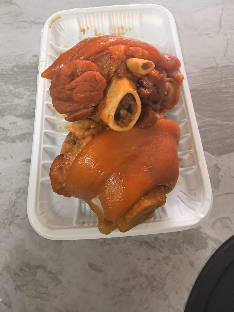 【菜扒肘子】酱卤带皮小肘