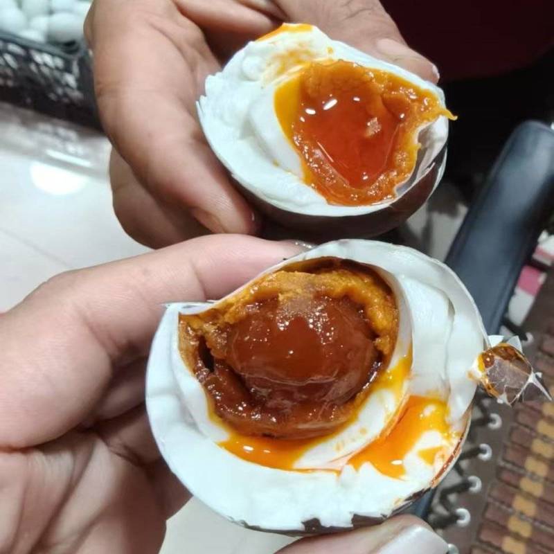 【烤鸭蛋】微山湖特产选用优质散养鸭蛋，烤制而成，咸香流油