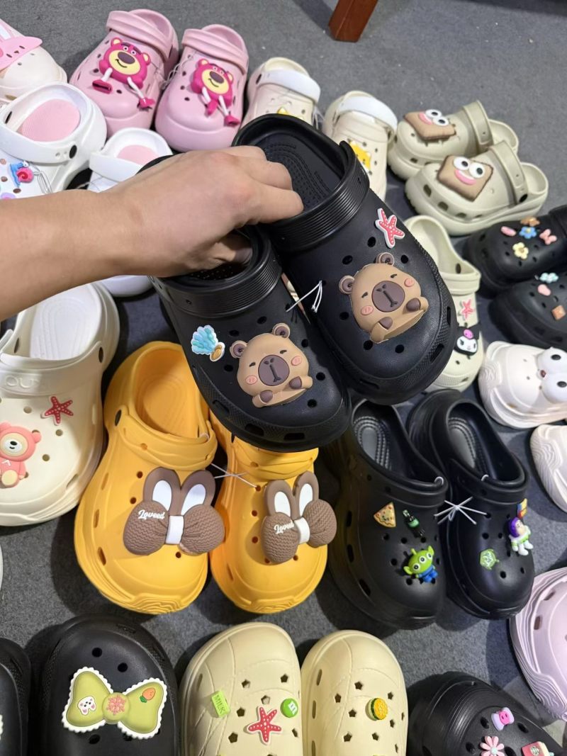 浦西洞洞鞋，一包80双6.5一双看上的来聊