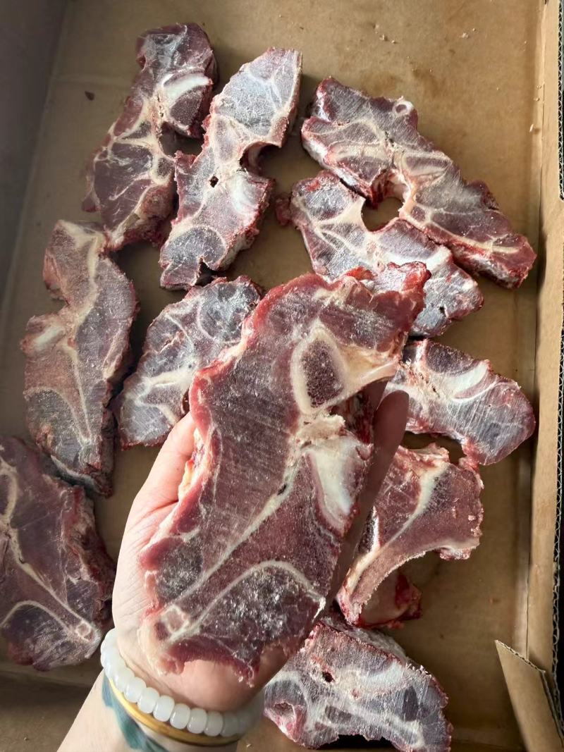 满肉牛脖骨