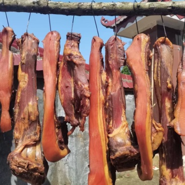 湖南炎陵深山土猪腊肉全程自养猪自家熏***