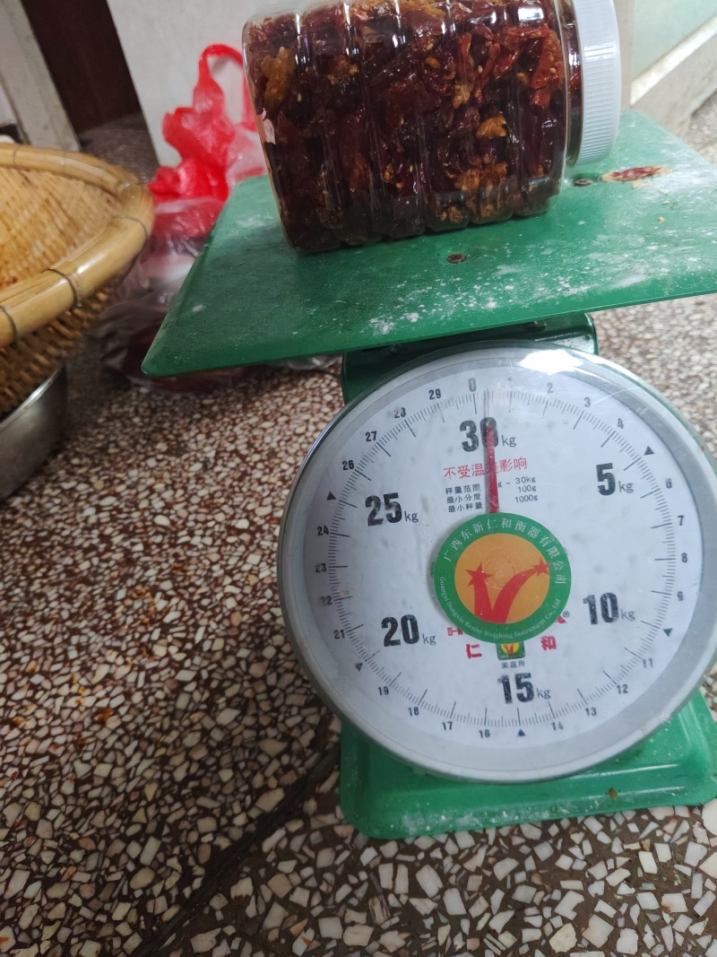 纯手工制作香脆辣椒现做现卖