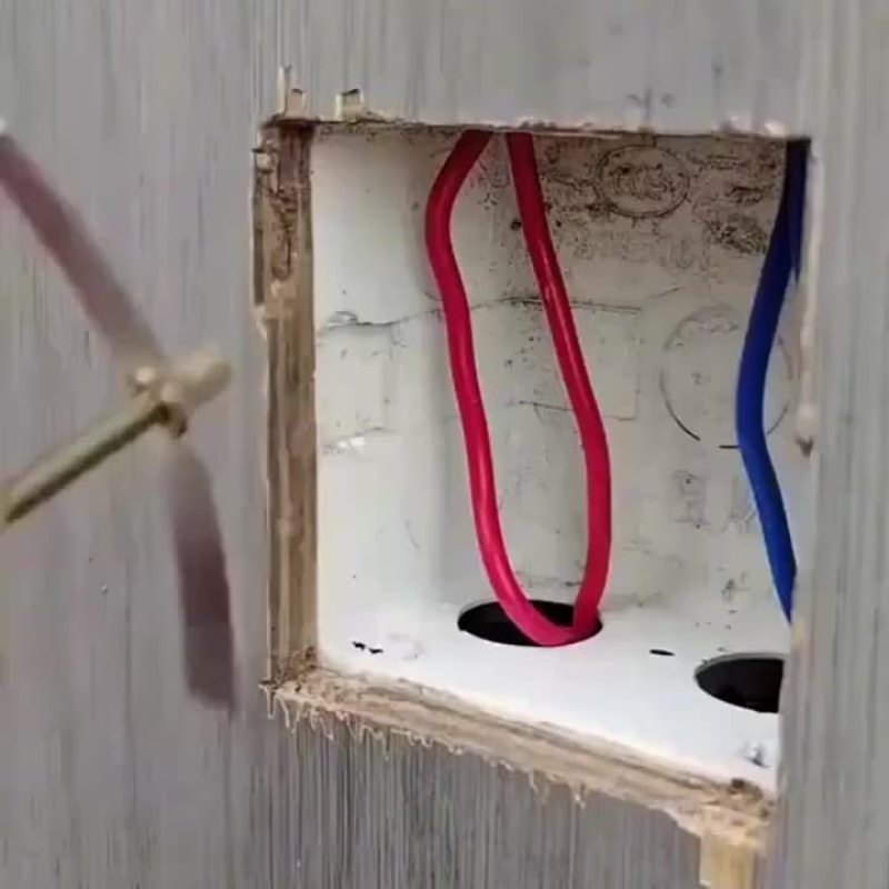 86型暗盒修复器开关插座通用万能固定器钢片式修补底盒新支