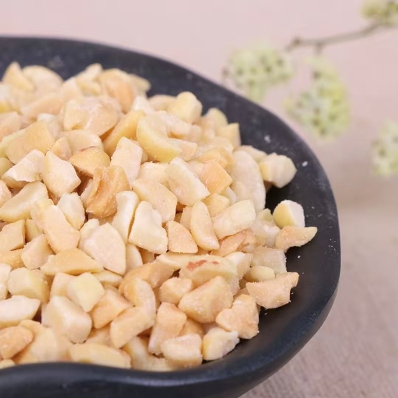 熟花生碎食品原料箱装米砖花生碎烧烤原料花生碎