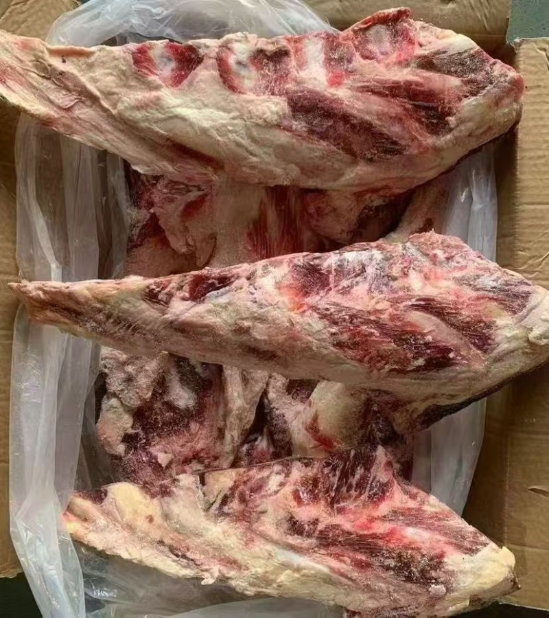 牛燕翅骨卤炖煮烧烤。胶原蛋白足，烧烤好吃
