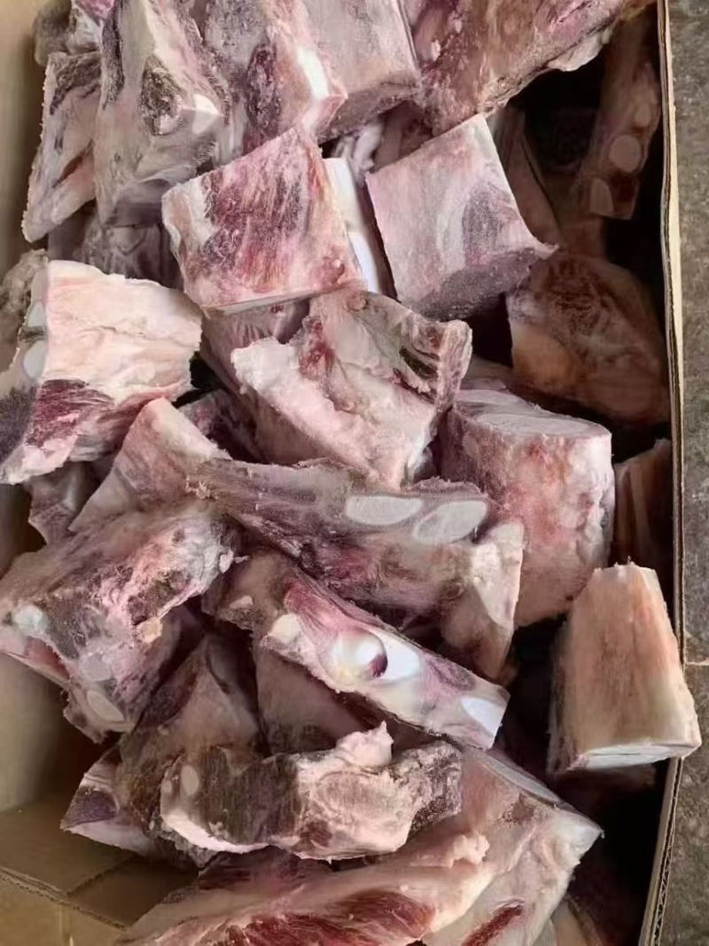 牛燕翅骨卤炖煮烧烤。胶原蛋白足，烧烤好吃