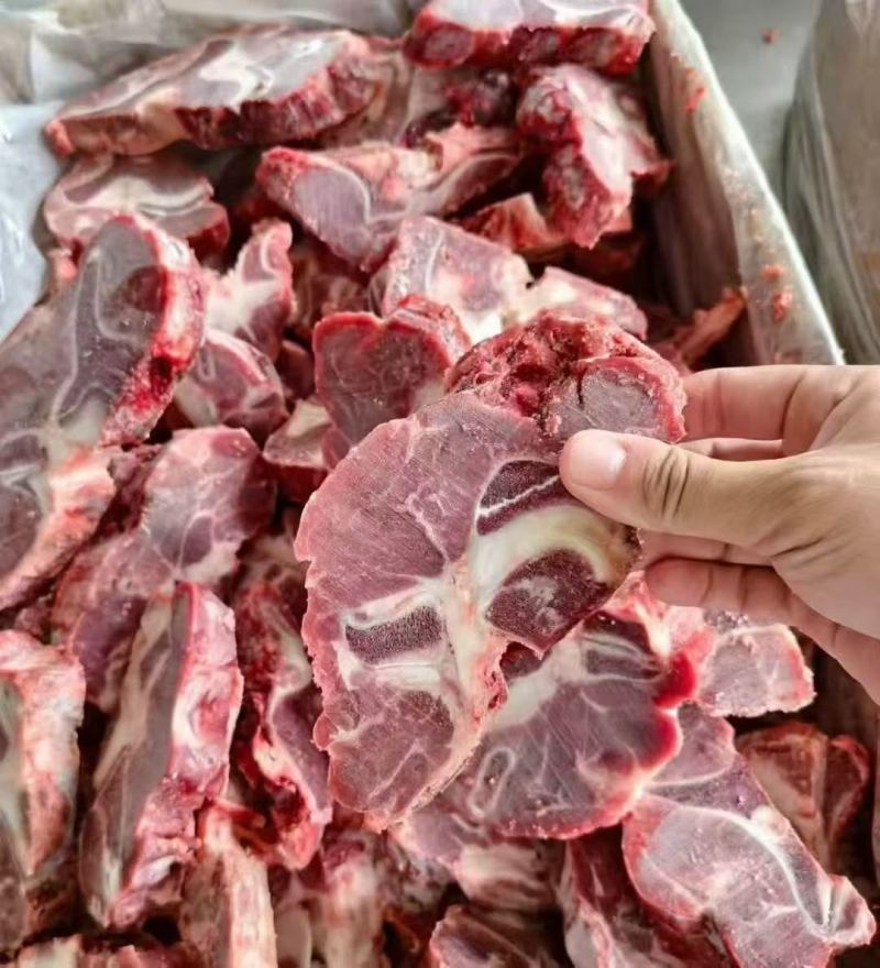 满肉牛脖骨