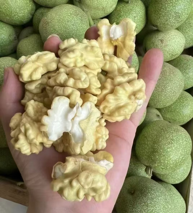 云南去皮薄皮核桃一件代发高山鲜果产地直发