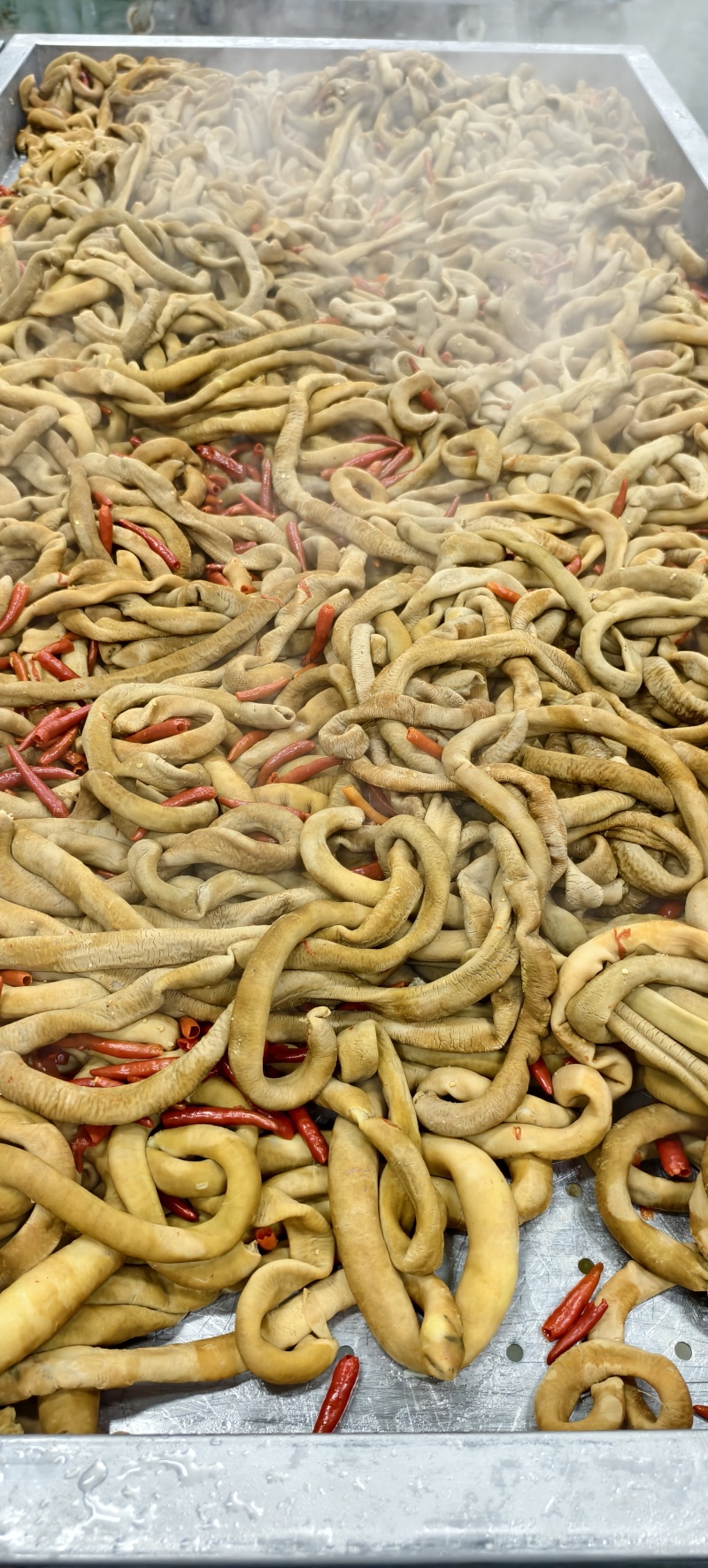 香辣牛小肠，1公斤一包，清真熟食。正规工厂，手续齐全。