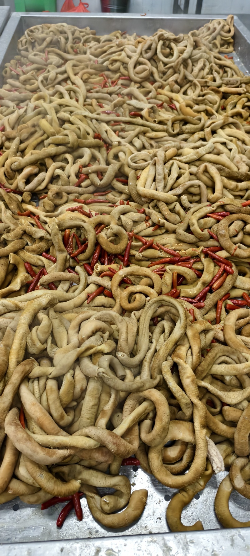 香辣牛小肠，1公斤一包，清真熟食。正规工厂，手续齐全。