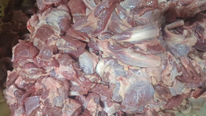 卷牛碎肉，5斤一卷，40斤一件，国产货源，工厂直发。