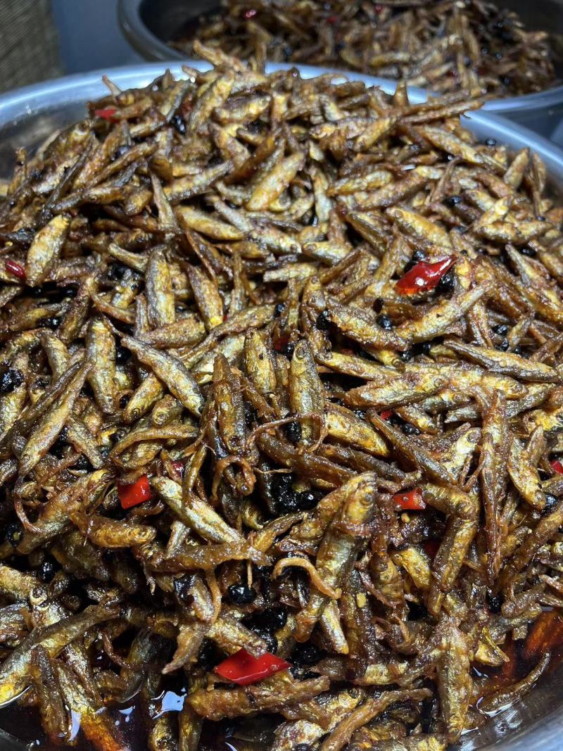即食小河鱼地摊电商批发即食小河鱼干豆豉鱼干小鱼仔河鱼