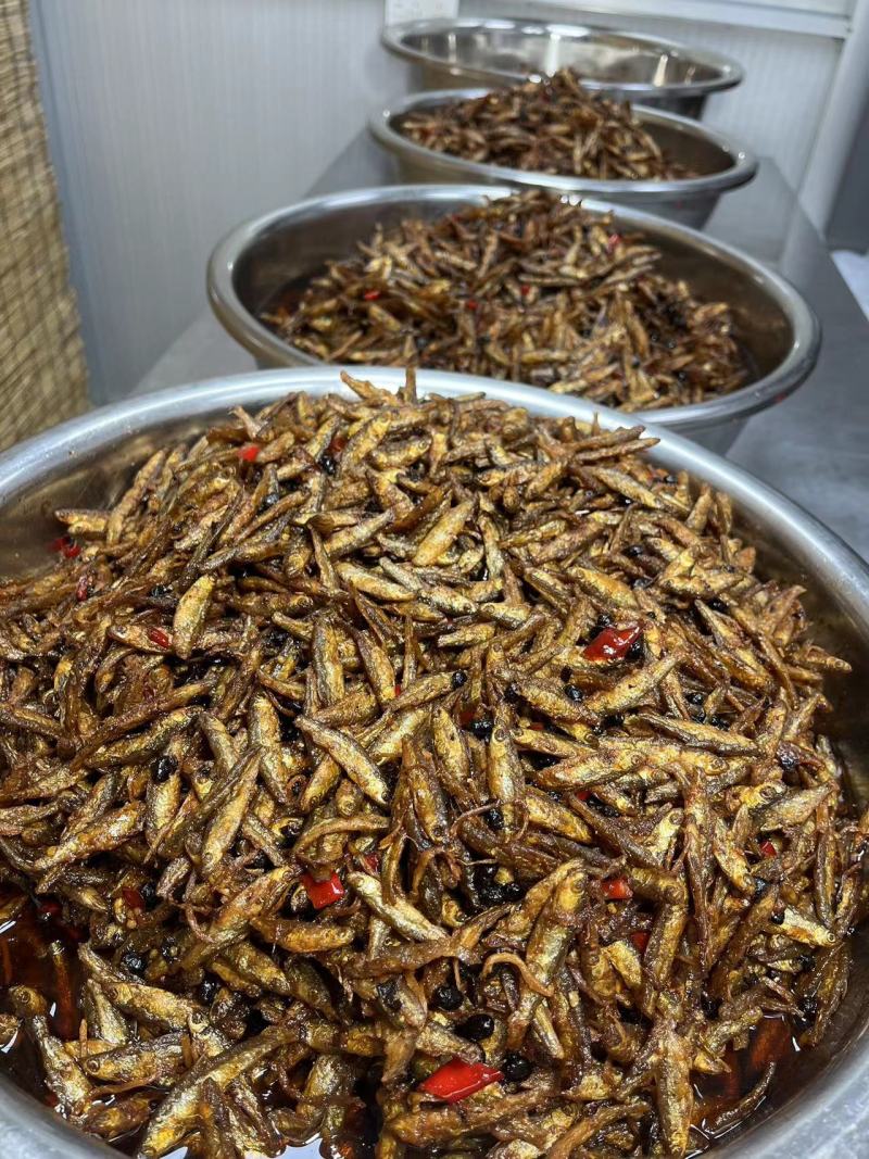 即食小河鱼地摊电商批发即食小河鱼干豆豉鱼干小鱼仔河鱼