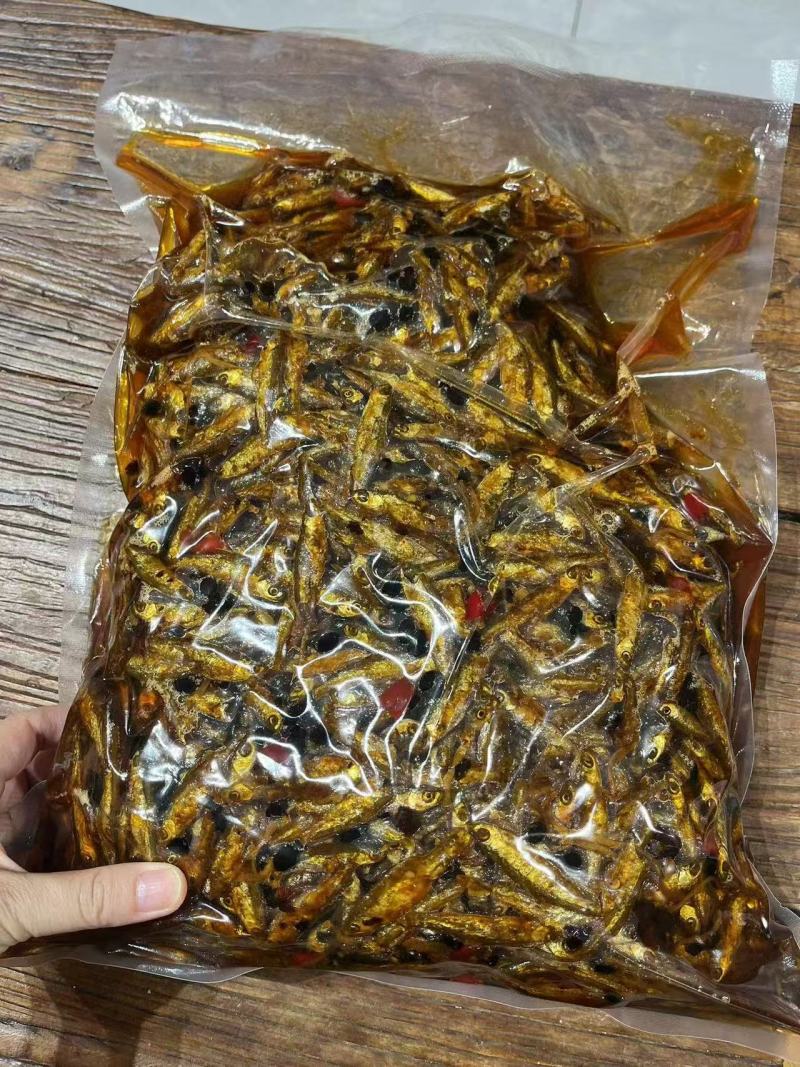 即食小河鱼地摊电商批发即食小河鱼干豆豉鱼干小鱼仔河鱼