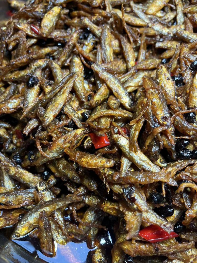 即食小河鱼地摊电商批发即食小河鱼干豆豉鱼干小鱼仔河鱼