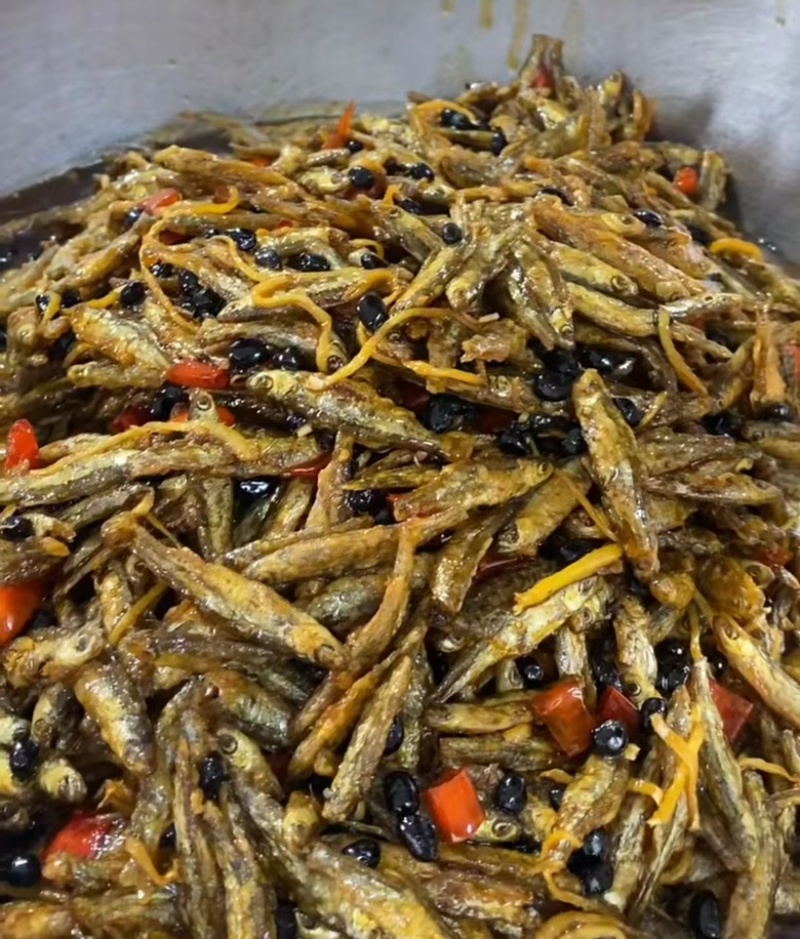 即食小河鱼地摊电商批发即食小河鱼干豆豉鱼干小鱼仔河鱼