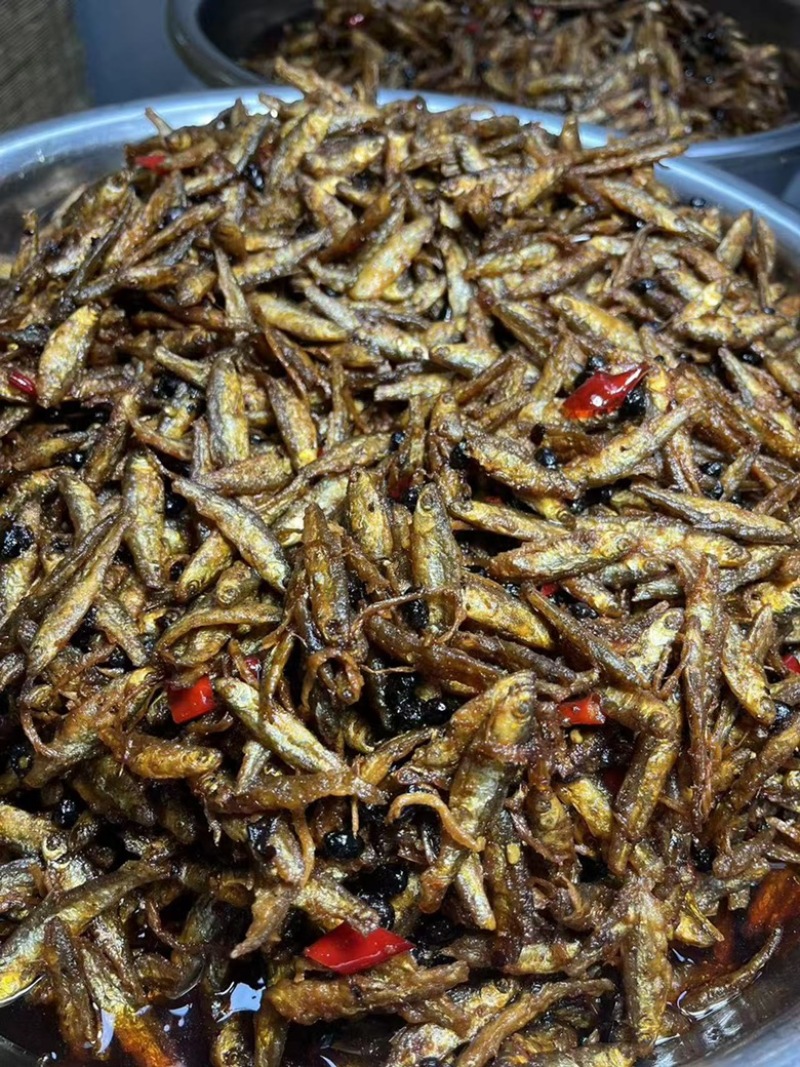 即食小河鱼地摊电商批发即食小河鱼干豆豉鱼干小鱼仔河鱼