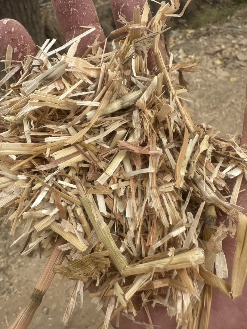 小麦秸秆，全部经过二次粉碎过风选加工压块，干净利索无杂质