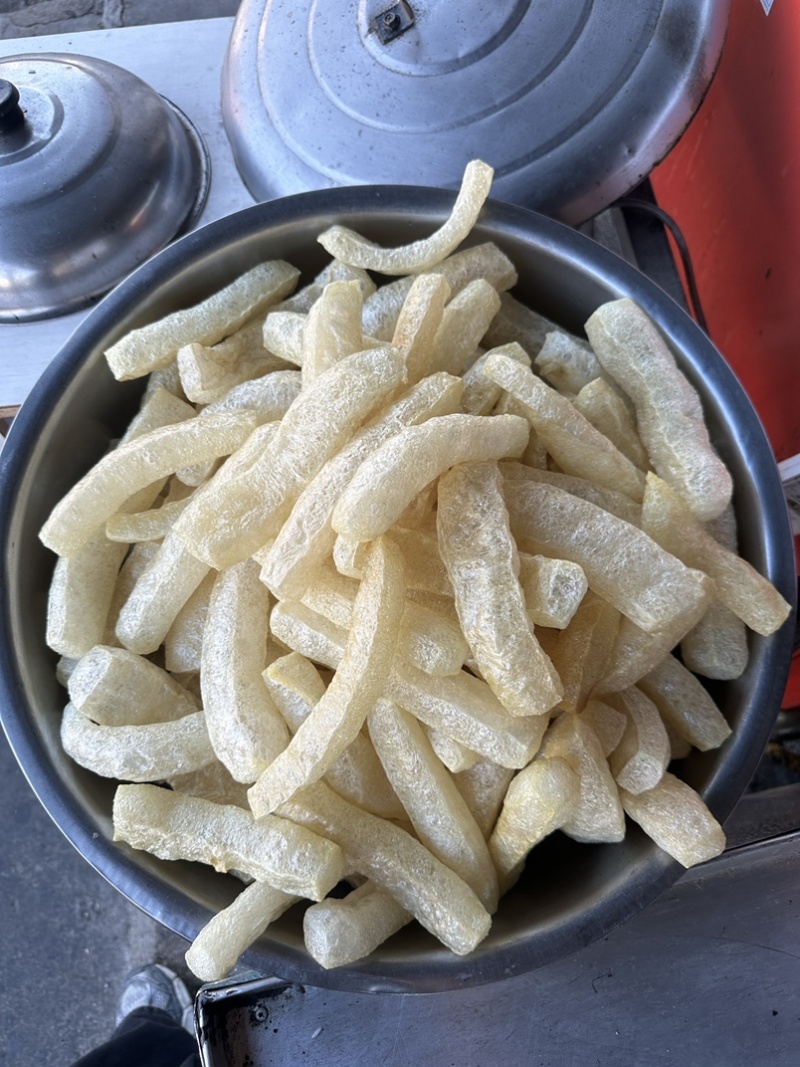西双版纳傣家干牛皮，油炸好吃，香脆可口，需要联系，干牛皮