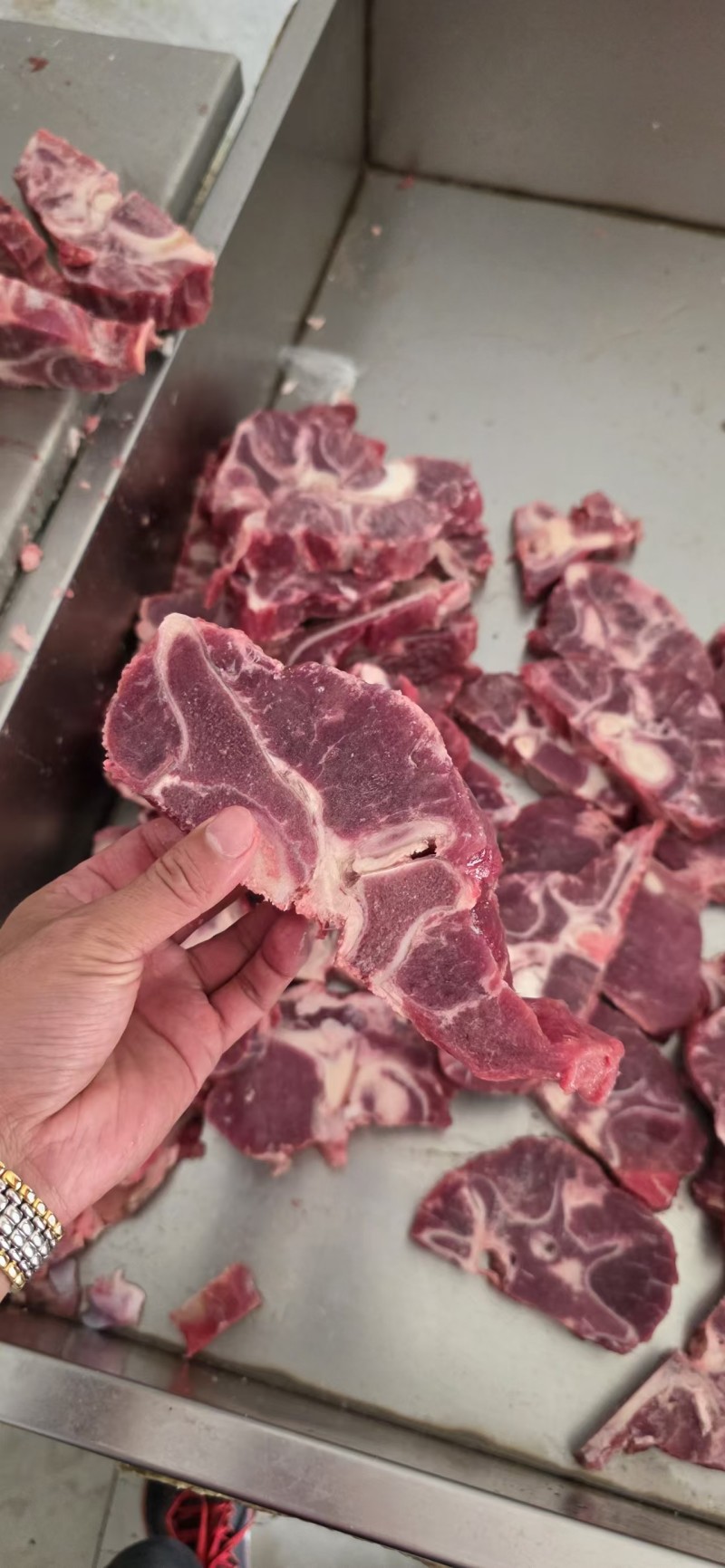 新到国产满肉牛脖骨