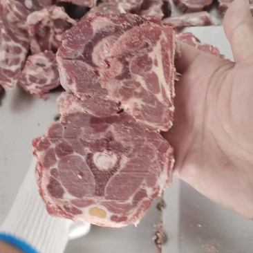 满肉羊脖骨