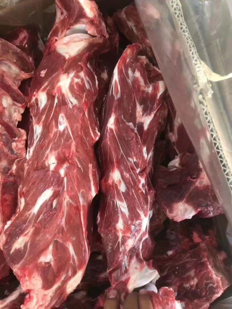 牛脖骨屠宰场分割下来的，肉多新鲜，