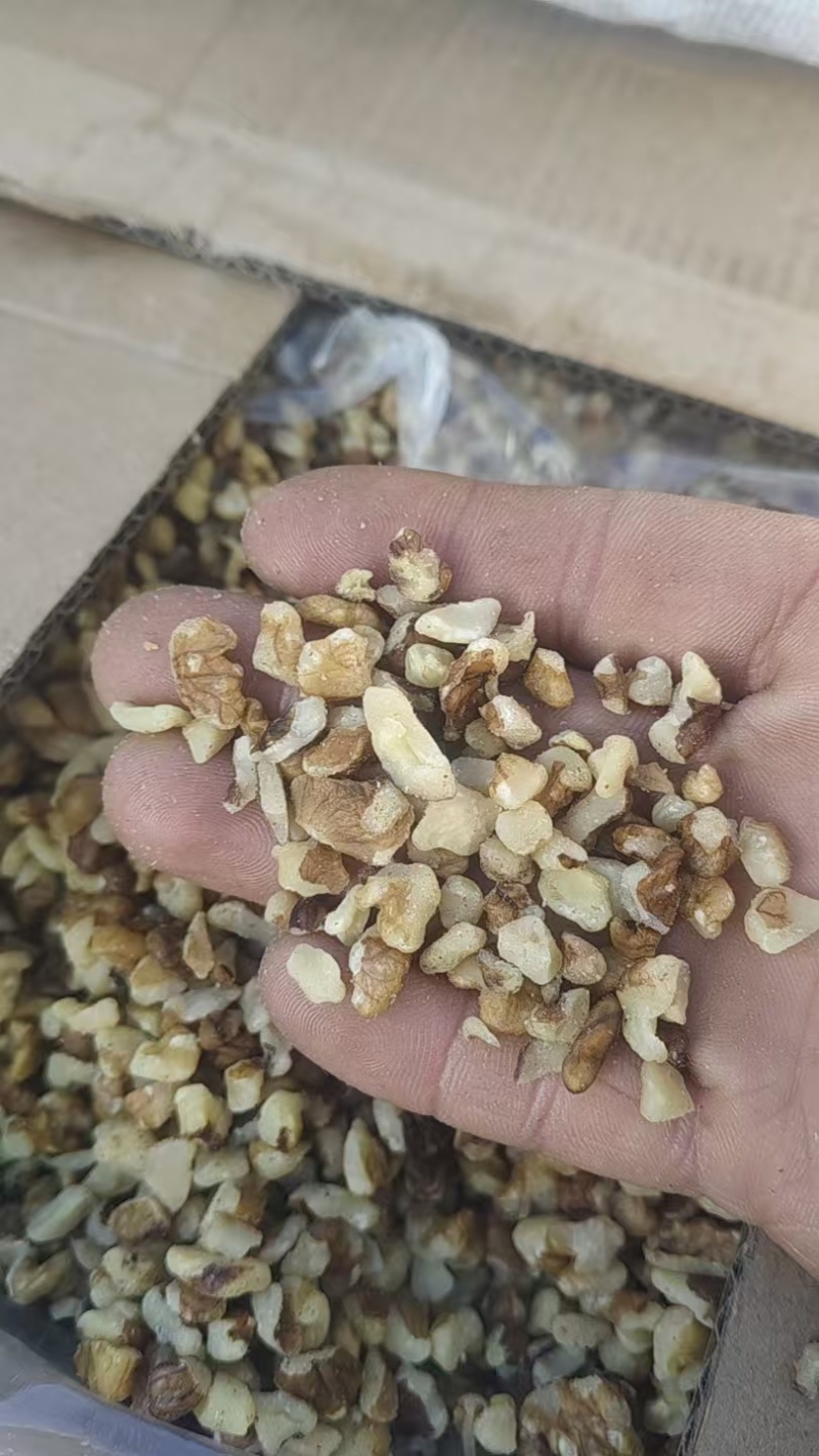 产地直供多规格碎核桃仁新货原味无漂白榨油烘培打粉核桃仁