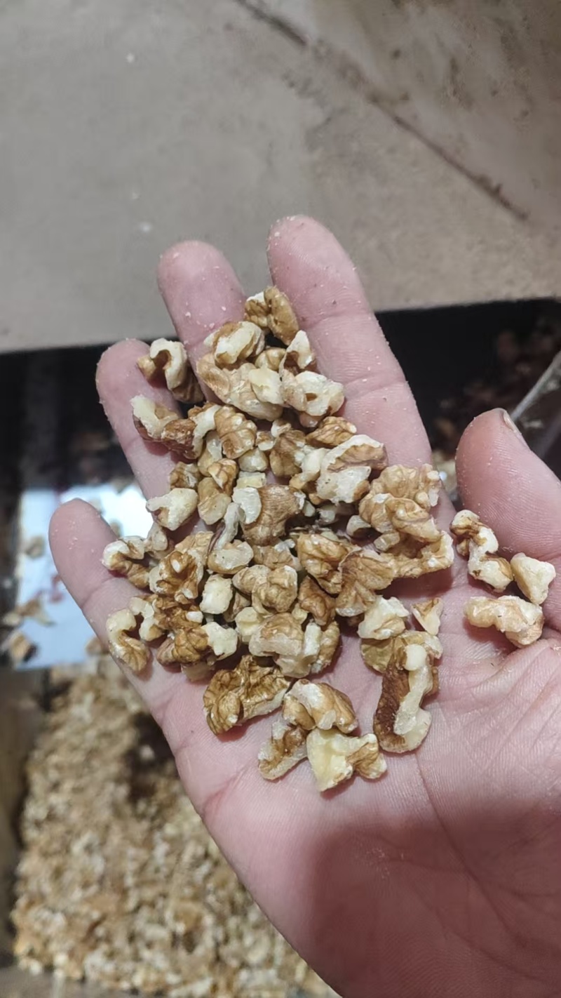产地直供多规格碎核桃仁新货原味无漂白榨油烘培打粉核桃仁