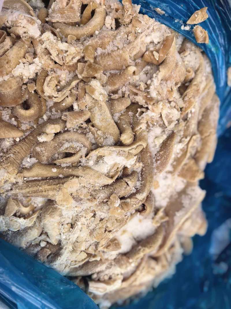去油七八分熟，牛大肠，牛小肠，牛红肠，牛肠头