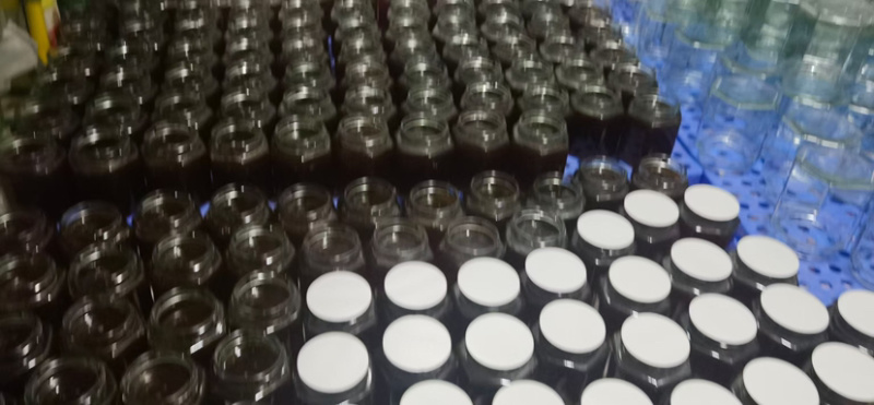 百花蜜森林里的蜂蜜，不是人工蜂箱养的